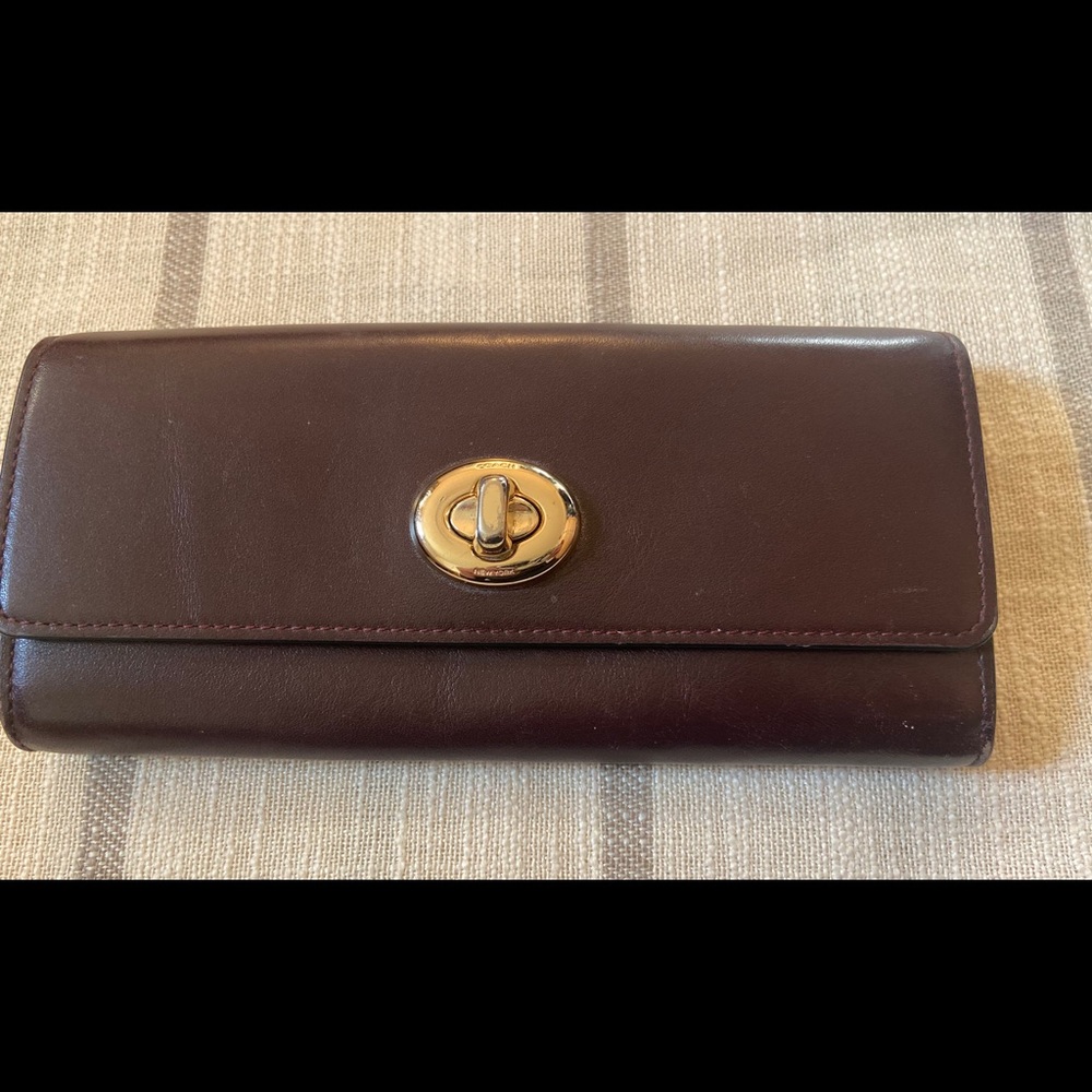 💵 Moving Sale 💵 Coach Envelope Slim Turnlock Wallet